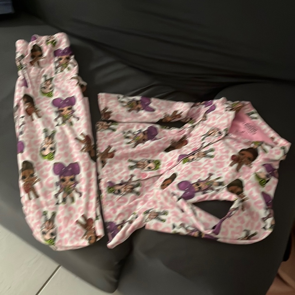 Like New , pijama sixr 6 nice color